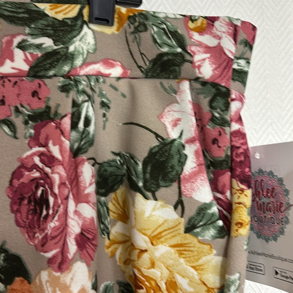NWT Heimish Pocketed Straight Leg Floral Pant Size 3X - Picture 4 of 8